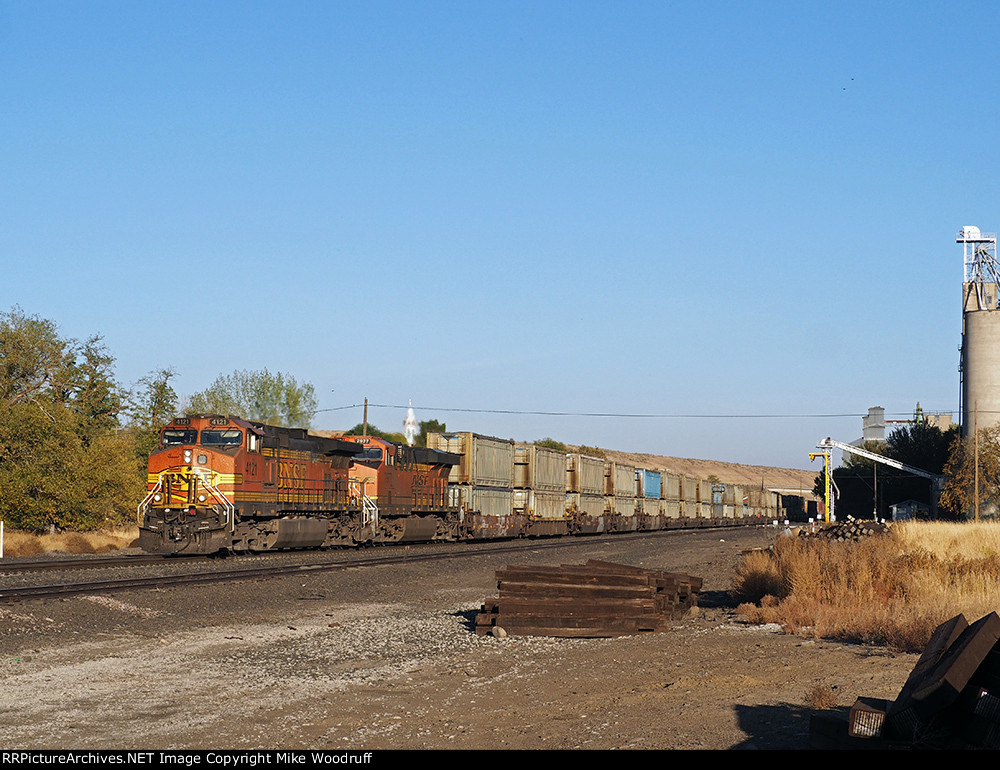 BNSF 4121